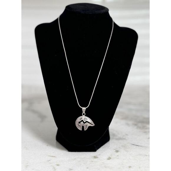 Vintage Native American Sterling Silver Engraved Bear Pendant Necklace 17in - Picture 1 of 8
